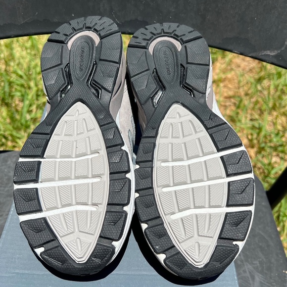 New Balance, Kids size 3 medium, Gray/silver/gold - Picture 5 of 5